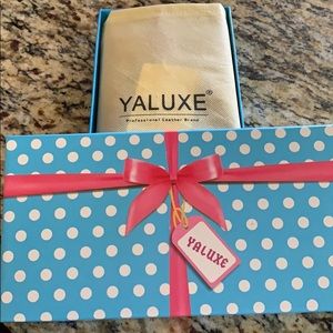 Yaluxe brown leather wristlet/strap bag
